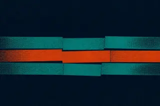 Trois larges bandes parallèles, décalées et segmentées, occupent un fond bleu marine profond, avec des textures granuleuses et des défauts d’impression qui évoquent la superposition de plusieurs filtres ou rôles distincts.