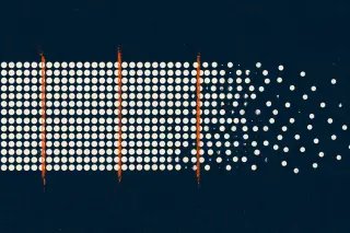 Affiche abstraite à fond bleu nuit, un réseau central de petits cercles blancs se désorganise progressivement pour évoquer la perte d'information d'un sitemap où toutes les dates sont identiques, avec des lignes orange traversant la composition comme des