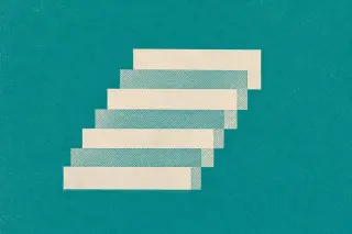 Composition abstraite centrée de larges bandes horizontales superposées en aplat teal et blanc cassé, créant un effet d’empilement qui suggère la révision successive du contenu et la notion de fraîcheur, sur fond uni saturé, avec un fort grain imprimé et